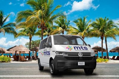 Cozumel Airport to Hotel Shuttle Transportation - Finding the representative: the uniform + the exact spot that matters