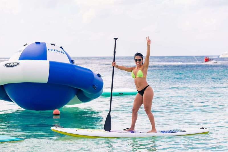 Cozumel: Best Day Pass at San Francisco Fun Beach Club - Beach comfort: chairs, umbrellas, showers, and Wi‑Fi