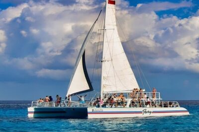 Cozumel Catamaran Experience with Snorkeling & Beach Club - Food and Drinks That Keep the Day Comfortable (Not Just Filled)