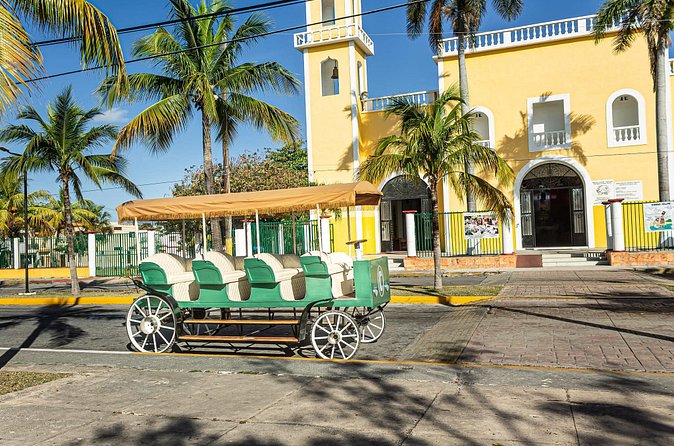 Cozumel's Heart Electric and Horse-drawn Carriage Tour - Stop Rhythm and the Jewelry Store Moment