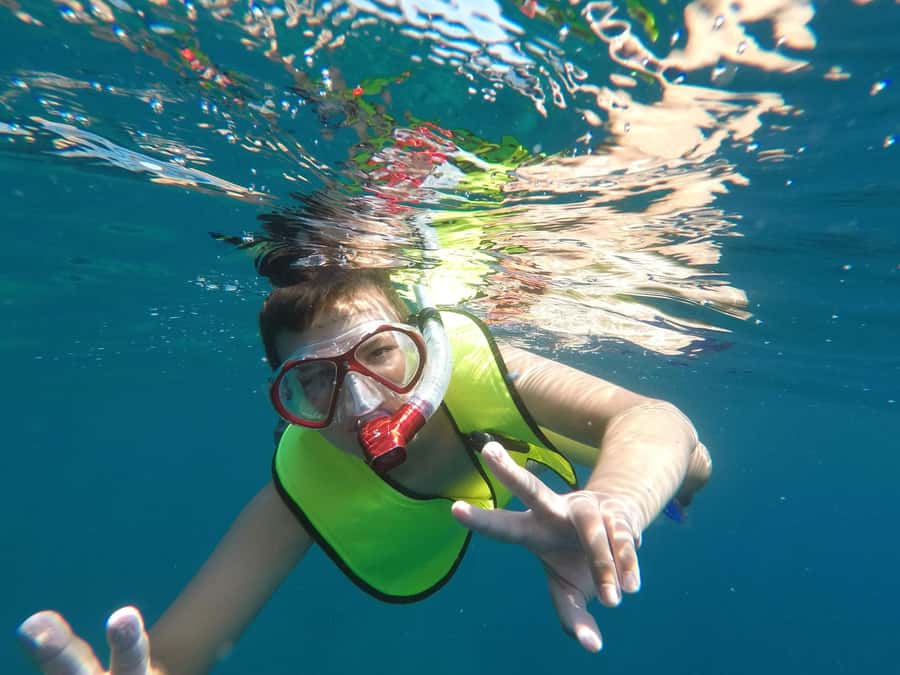 From Cozumel: El Cielo Beach by Catamaran Snorkeling Tour - Food, drinks, and guacamole: the onboard value that surprised people