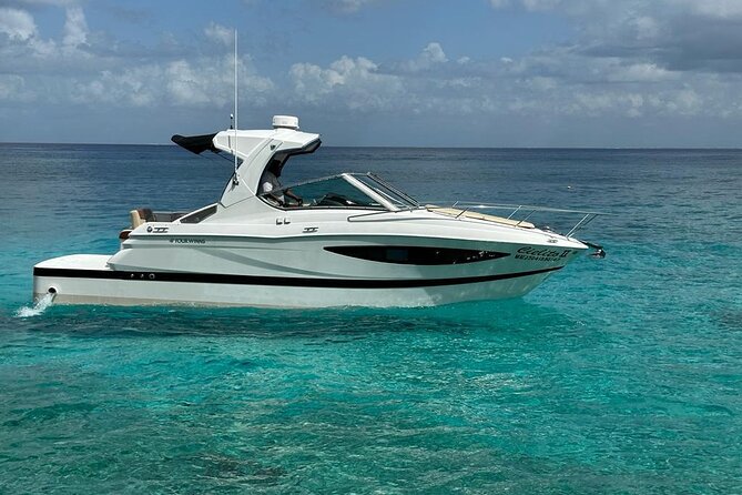 Yacht with visit to heaven cie service snorkell included - The Crew Factor: Captain, Snorkel Help, and a Fun Day Tempo